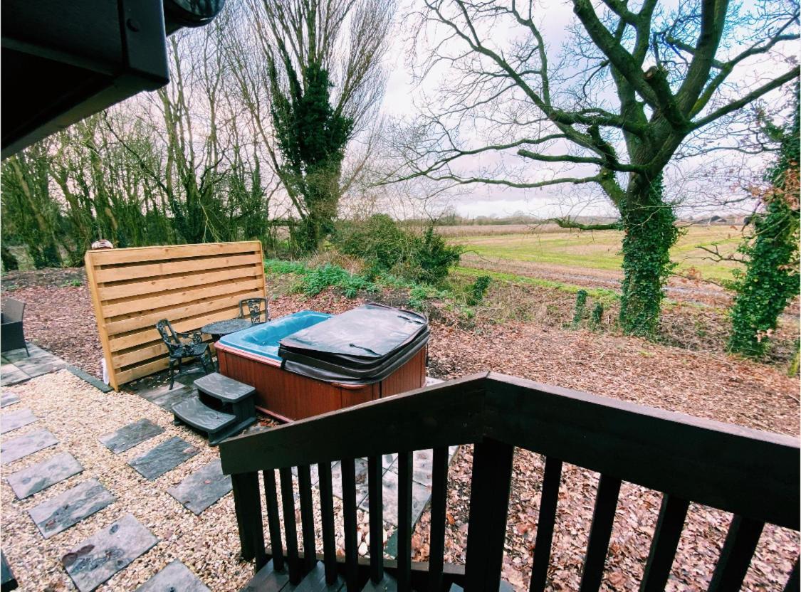 Squirrel At Owlet Hideaway - With Hot Tub, Near Apartamento