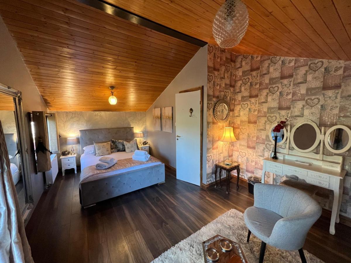 Apartamento Squirrel At Owlet Hideaway - With Hot Tub, Near